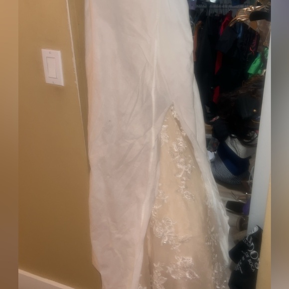 "Elegant 2016 Wedding Dress for Sale – Perfect Condition!" - Picture 3 of 8